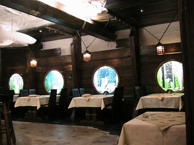 http://www.aquasib.ru/our_works/aquariums_built/big18.jpg